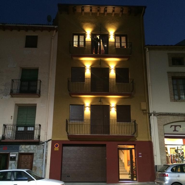 Apartamentos Turisticos Graus Bagian luar foto
